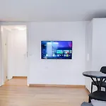 Alfa 4 Zimmer-apartment Bei Stuttgart Zentral 5 Betten L Bad Kueche Wlan Wm L Langzeitaufenthalte L Bath Kitchen 5 Beds Wifi Wm L Long * Kornwestheim