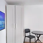 Alfa 4 Zimmer-apartment Bei Stuttgart Zentral 5 Betten L Bad Kueche Wlan Wm L Langzeitaufenthalte L Bath Kitchen 5 Beds Wifi Wm L Long *