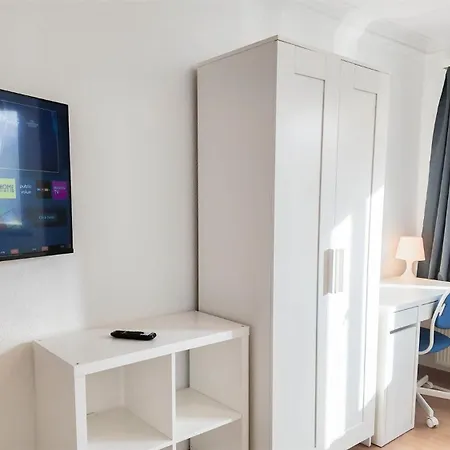 Apartament Alfa 4 Zimmer-apartment Bei Stuttgart Zentral 5 Betten L Bad Kueche Wlan Wm L Langzeitaufenthalte L Bath Kitchen 5 Beds Wifi Wm L Long Kornwestheim