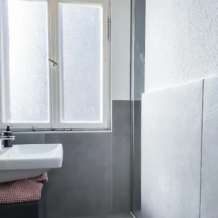 Alfa 4 Zimmer-apartment Bei Stuttgart Zentral 5 Betten L Bad Kueche Wlan Wm L Langzeitaufenthalte L Bath Kitchen 5 Beds Wifi Wm L Long * 코른베스트하임
